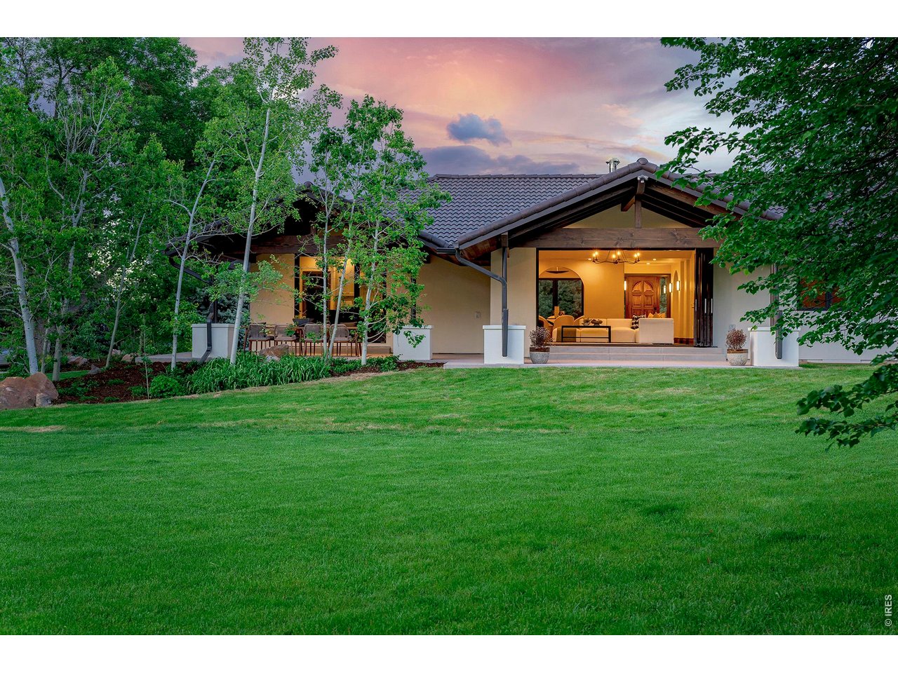 985 Saratoga Ct — photo