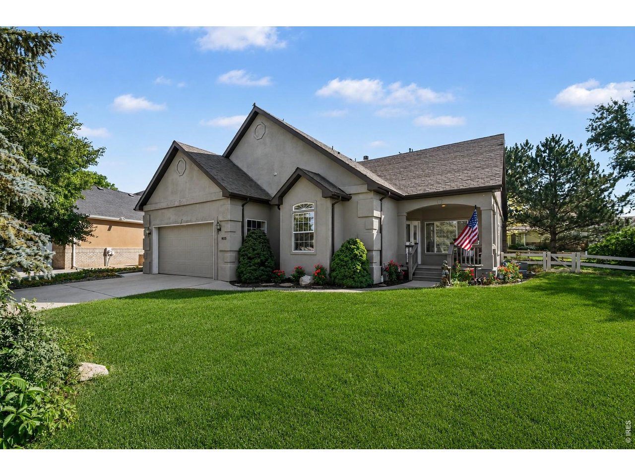 925 Falcon Ridge Ct — photo