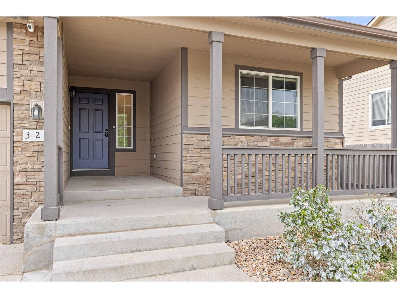 327 Fossil Dr — photo