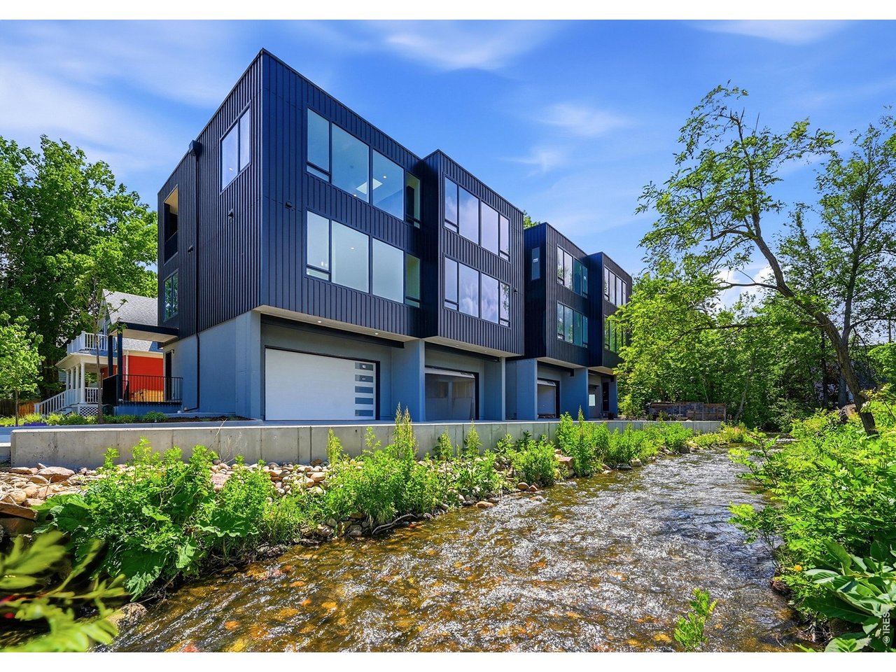 1633 17th St B — photo