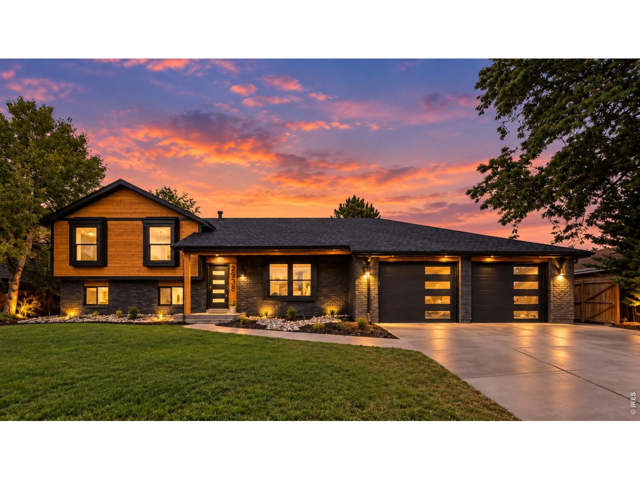 2938 Glendevey Dr — photo