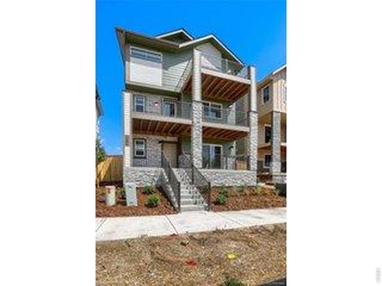 8648 King St — photo