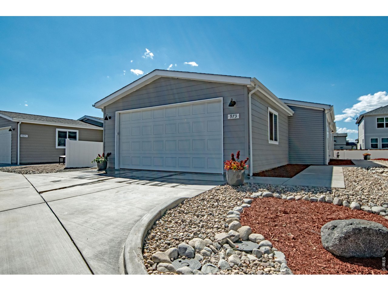 973 Sunchase Dr — photo