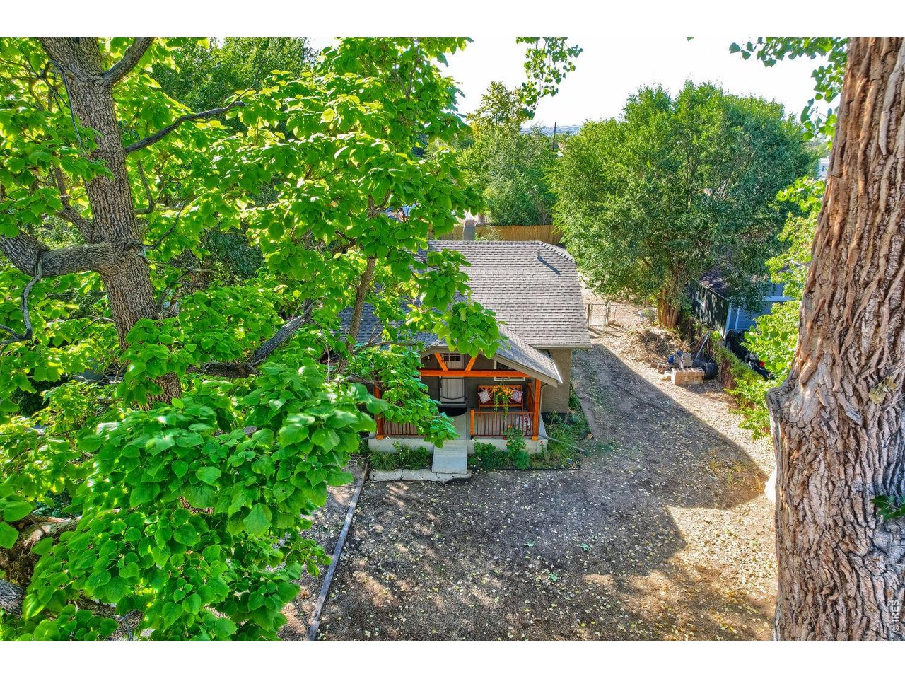 5341 Primrose Ln — photo