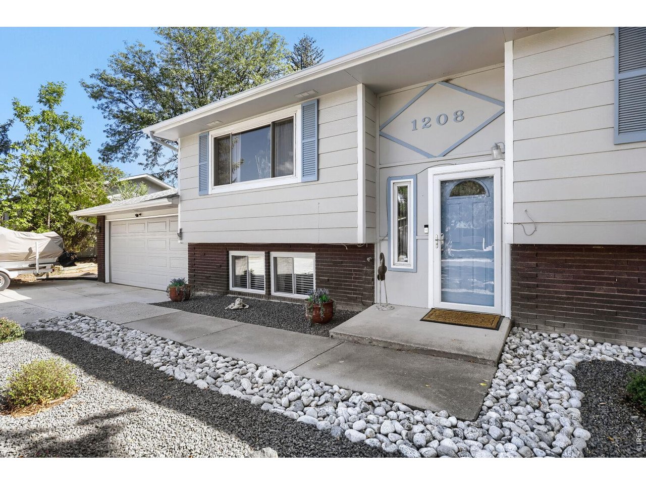 1208 Juliana Dr — photo