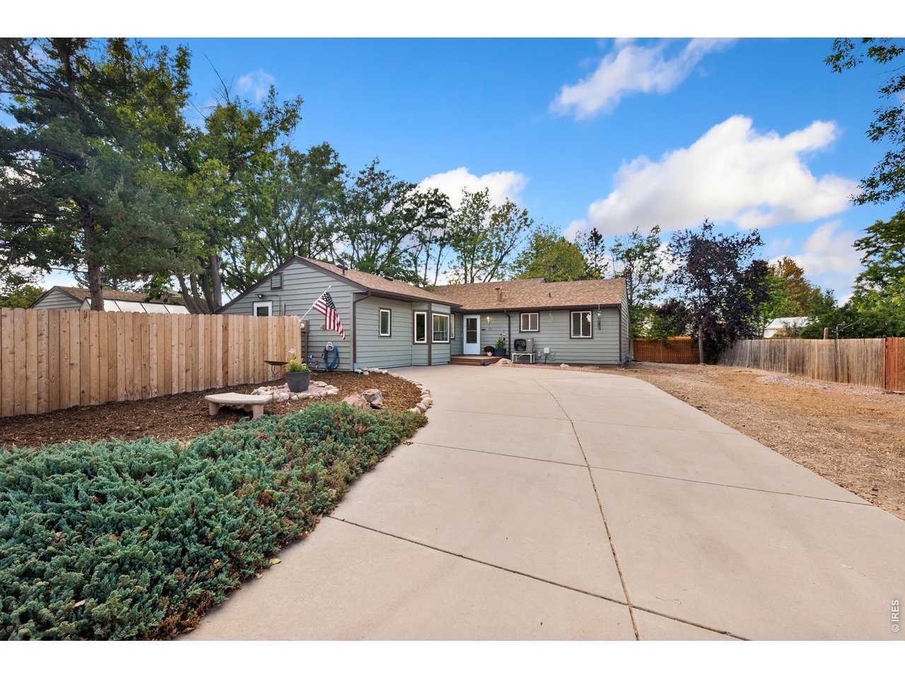 811 47th Ave Ct — photo