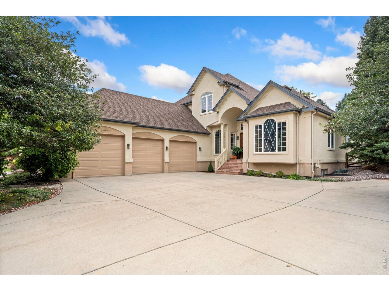 1257 Whitehall Dr — photo