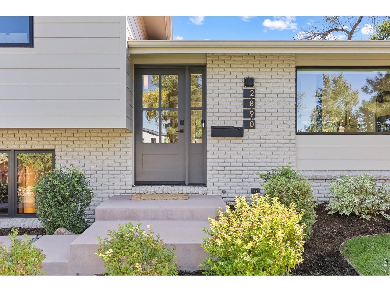 2890 Regis Dr — photo
