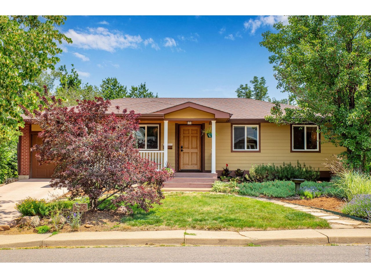 1010 Hartford Dr — photo