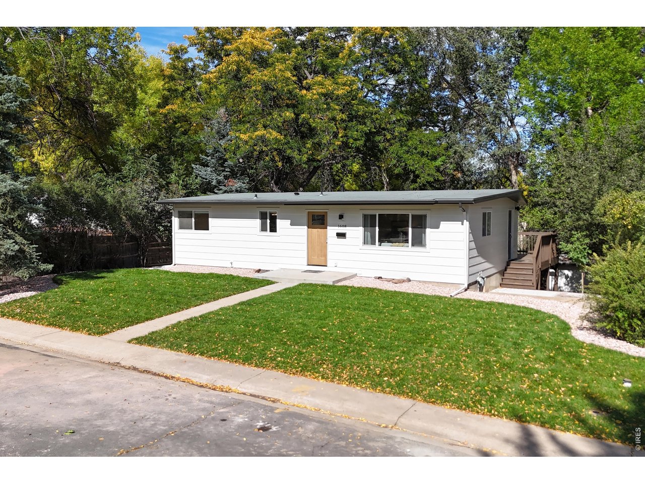 1608 Collins Ct — photo