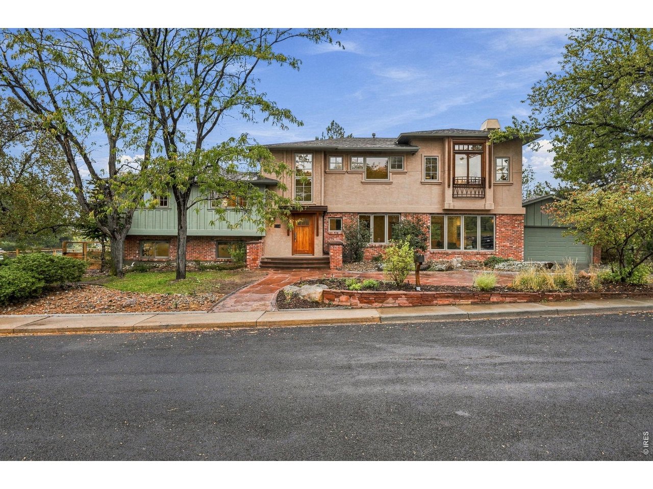 2384 Dennison Ln — photo