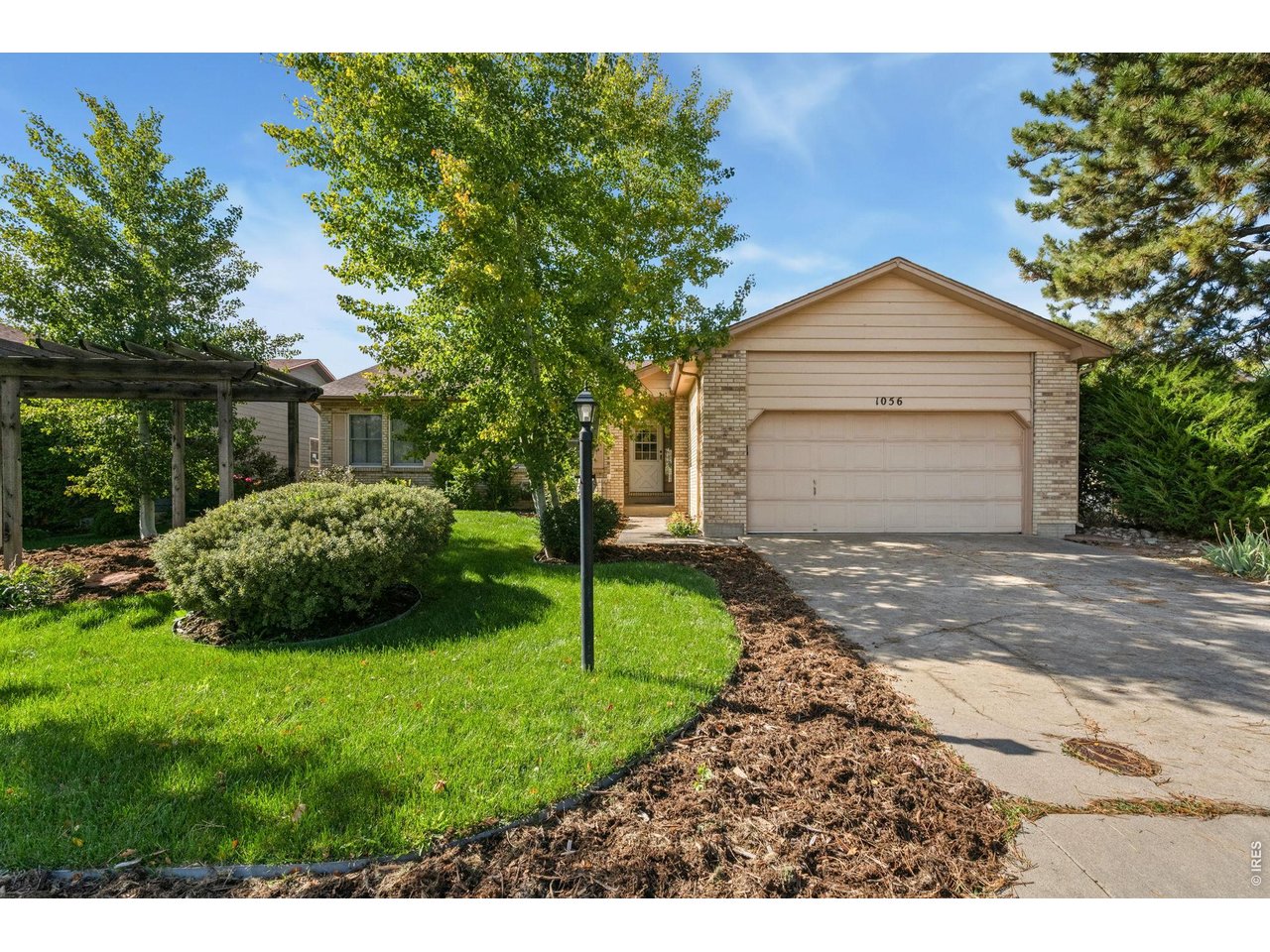 1056 Scarborough Dr — photo