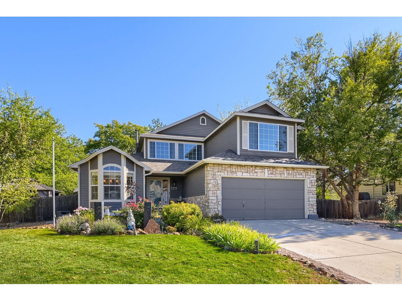 173 Maplewood Dr — photo