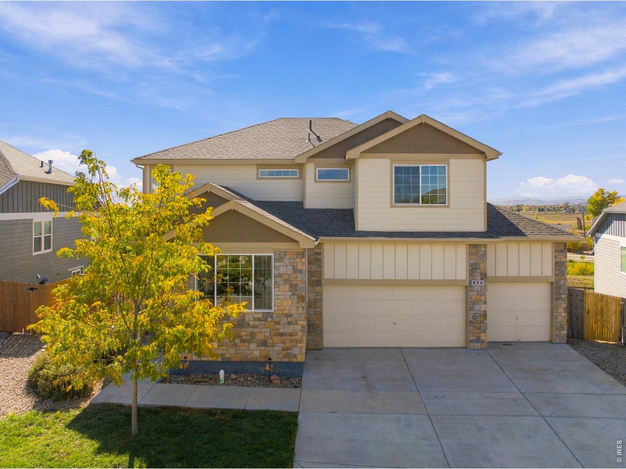 938 Highline Dr — photo