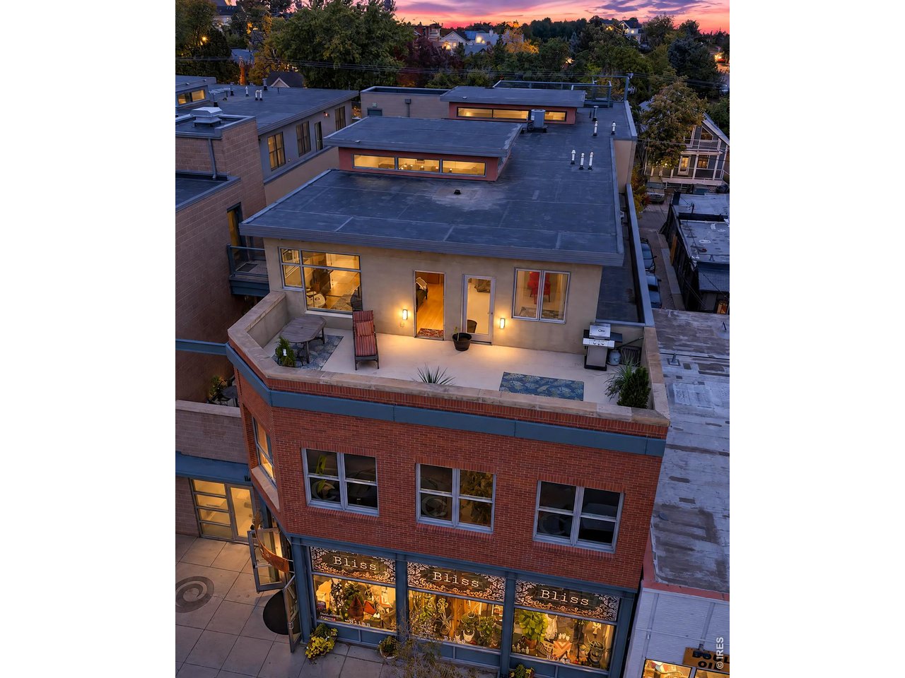 1637 Pearl St Unit 302 — photo