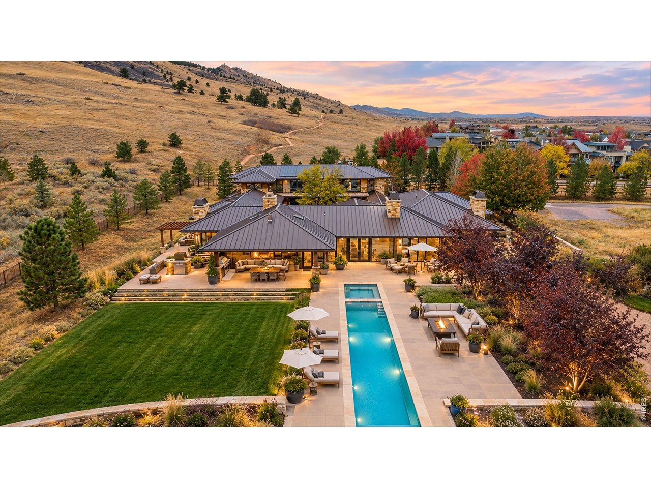 335 Lee Hill Dr — photo