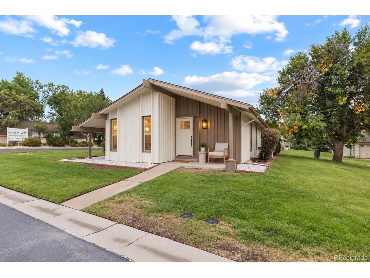 4 Douglas Dr — photo