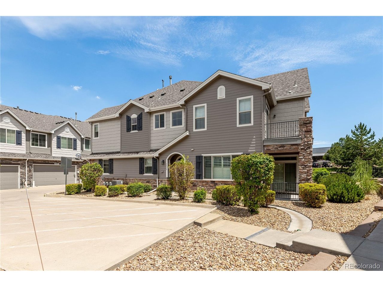 9068 E Phillips Dr — photo