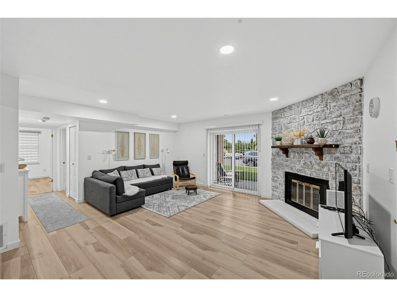 1543 Main St Unit 4 — photo