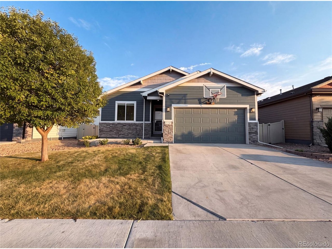 712 N Country Trl — photo