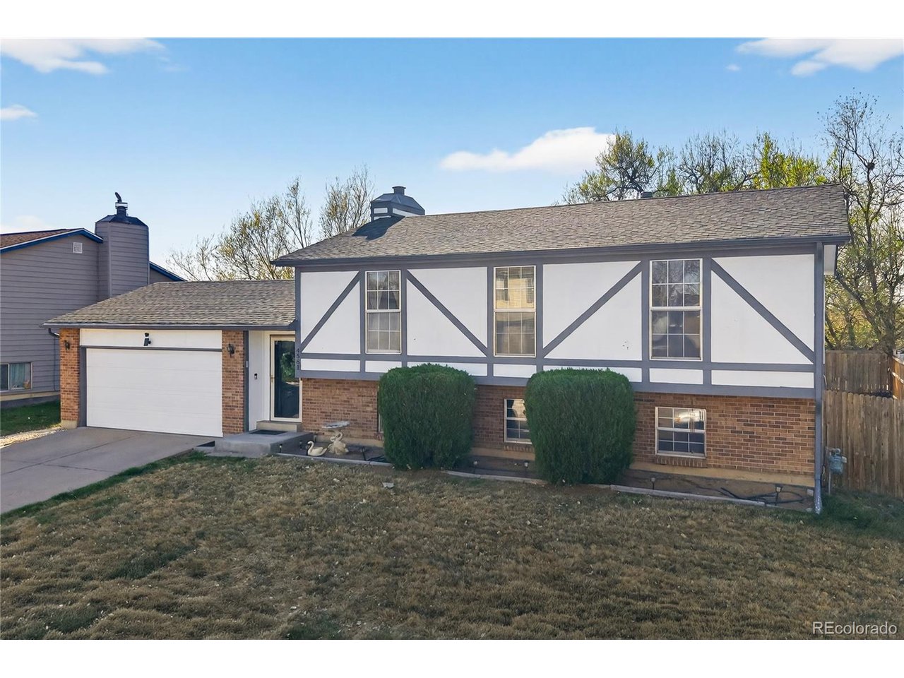 4581 Fullerton Ct, Denver, CO 80239 — photo 2