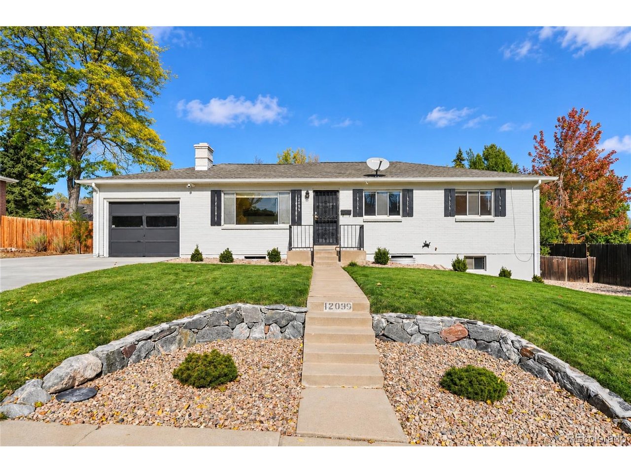 12095 W Texas Dr — photo