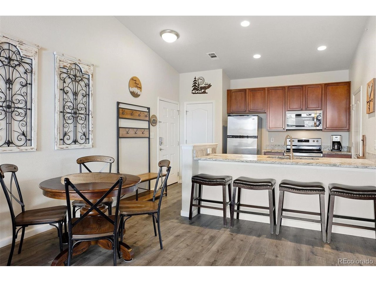 156 Village Rd D-304 — photo