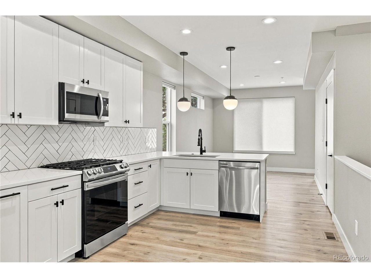 4925 W 10th Ave Unit 101 — photo