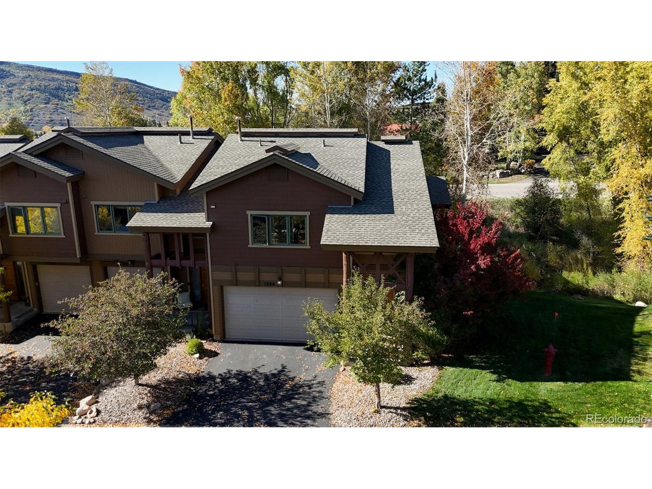 1394 Moraine Cir — photo