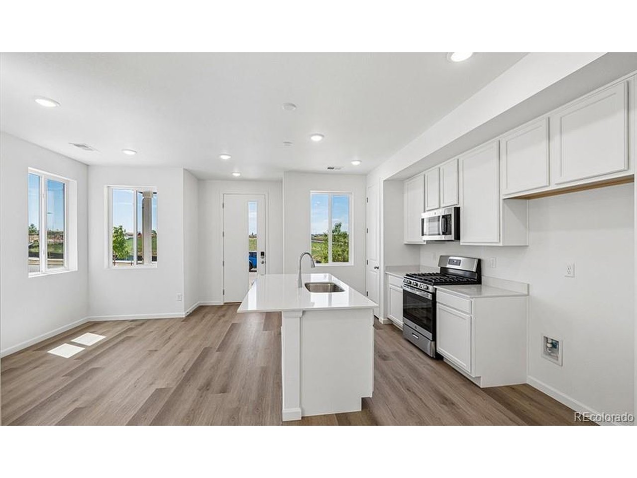 Home in Aurora, CO 80019 — photo 3