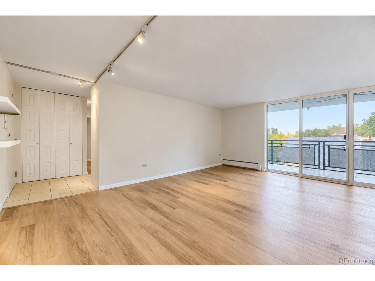 909 N Lafayette St Unit 403 — photo