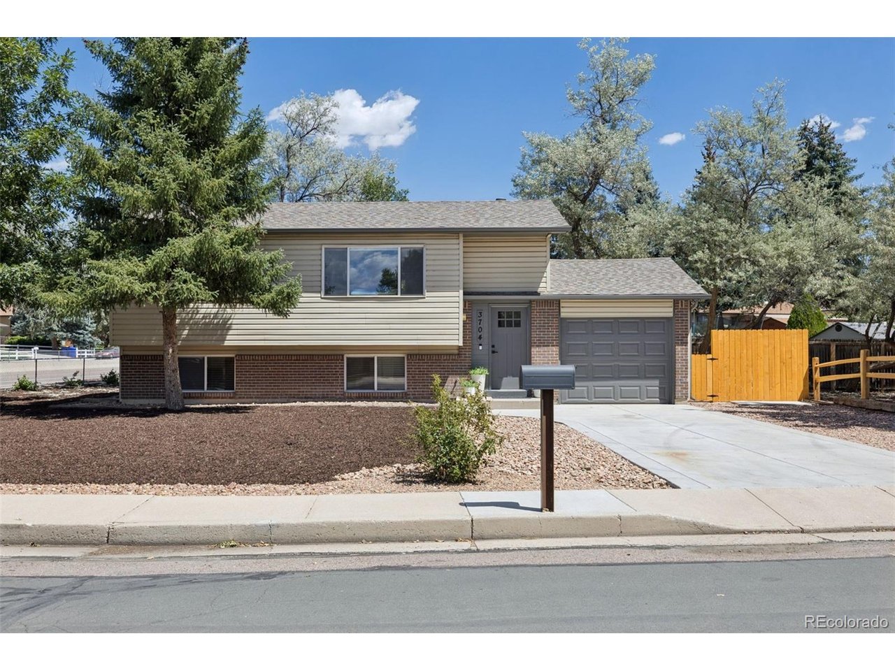 3704 Surrey Ln — photo