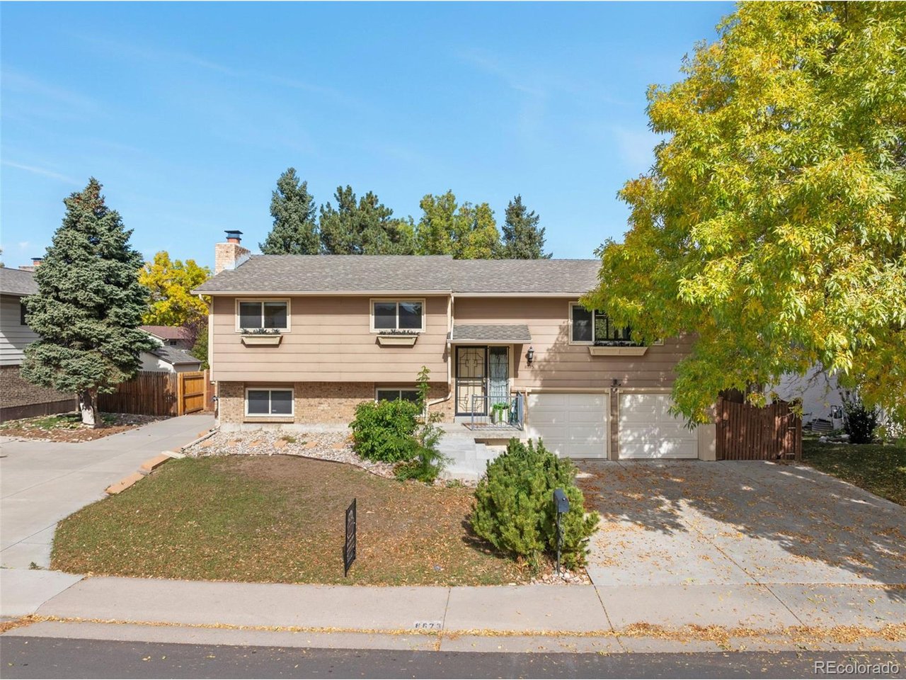 8673 W Swarthmore Pl — photo