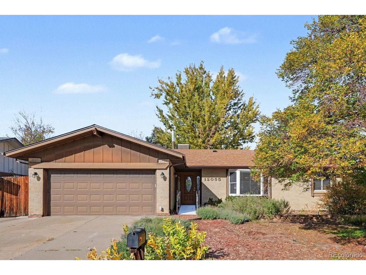 12055 E Oregon Cir — photo
