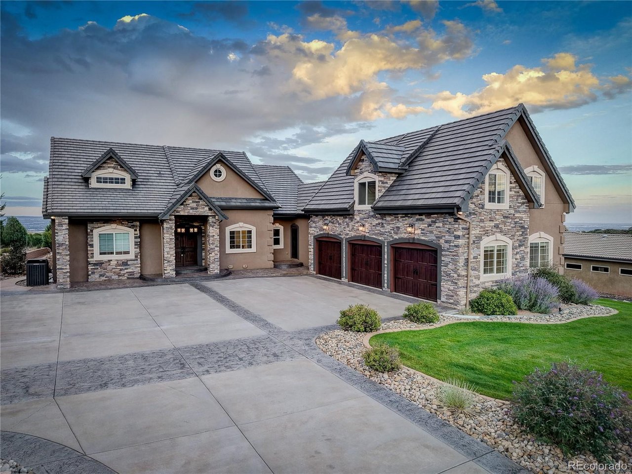 3725 Twisted Oak Cir — photo