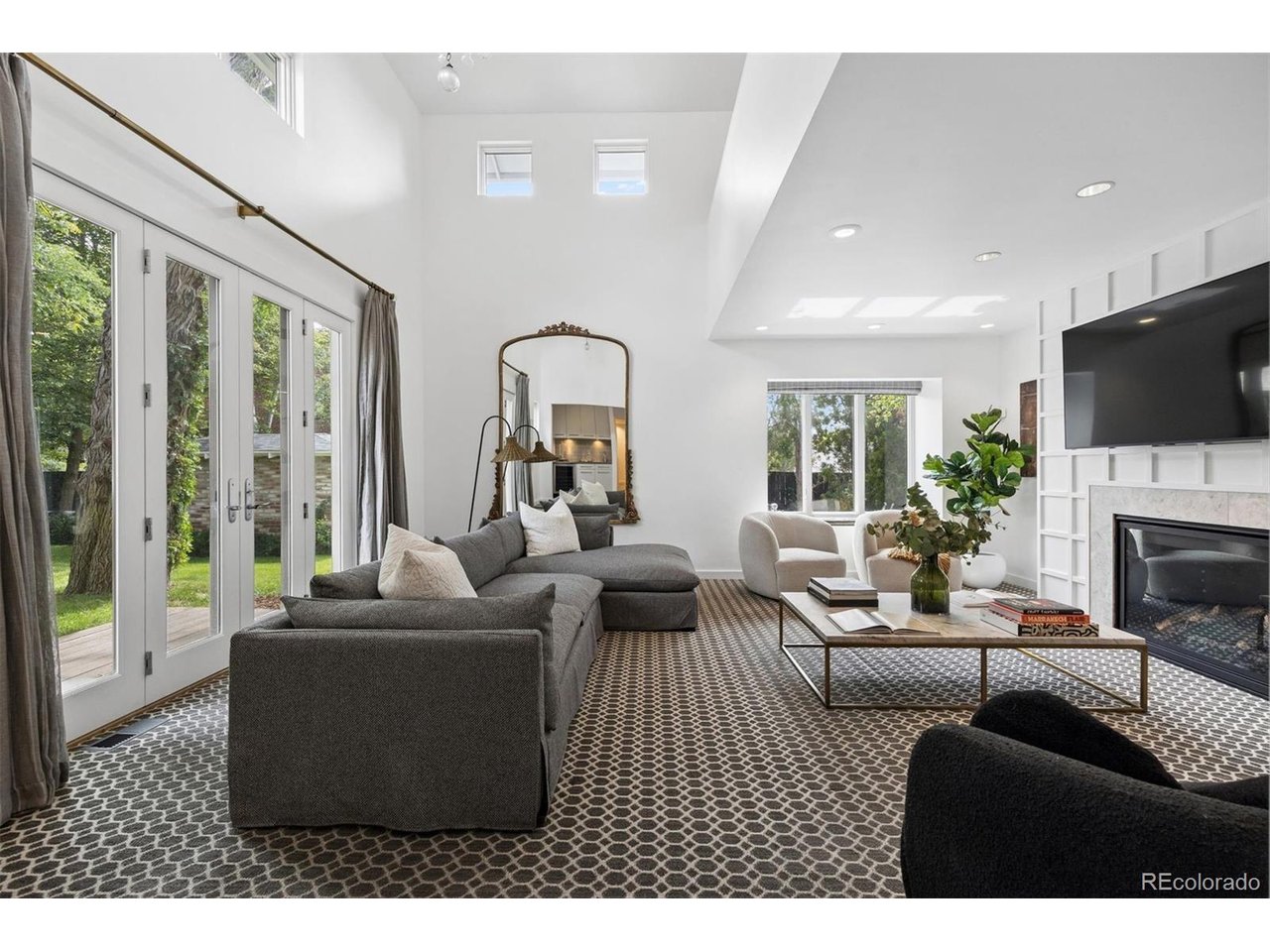 301 S Vine St — photo