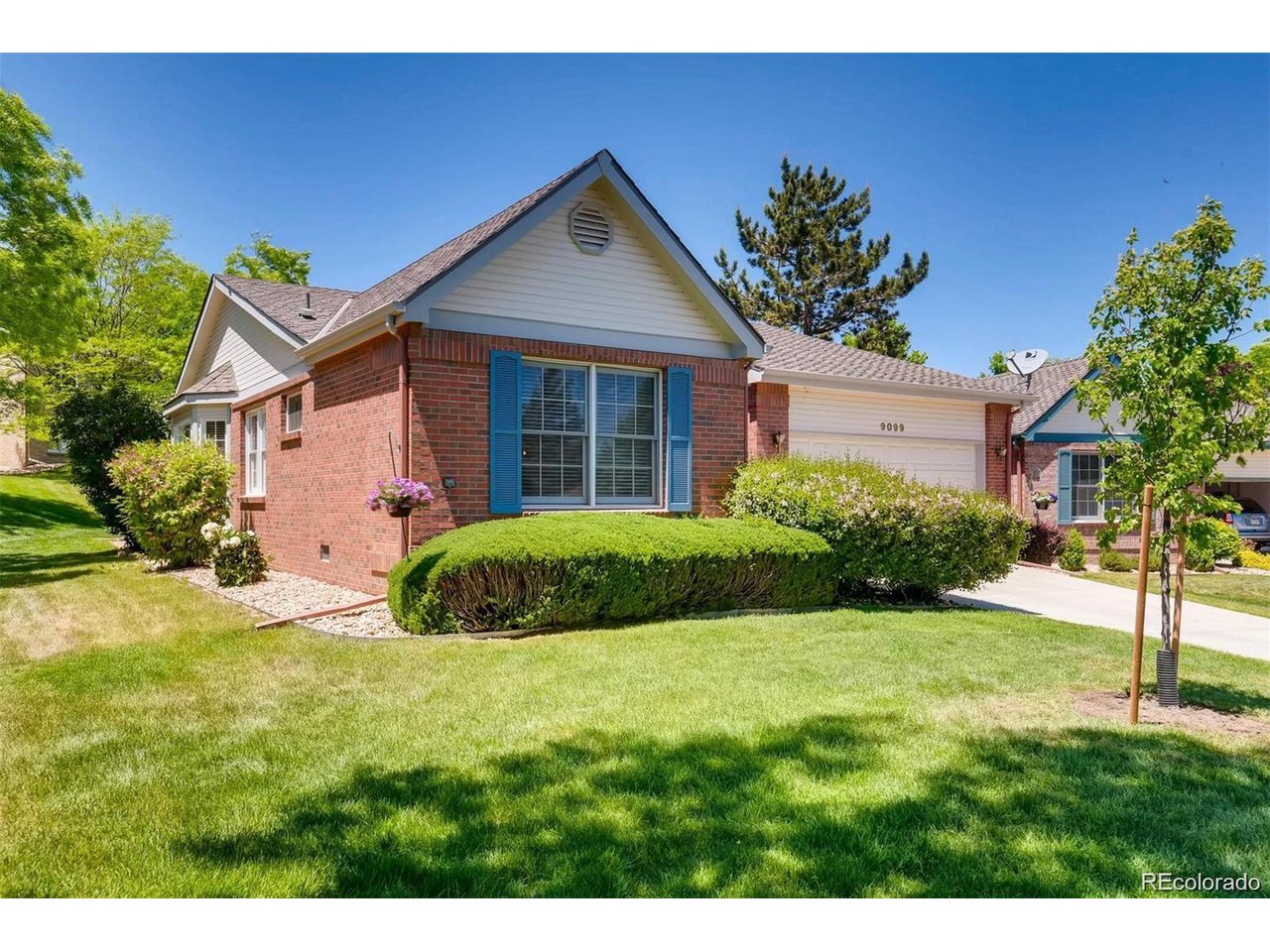 9099 Greenspointe Ct — photo