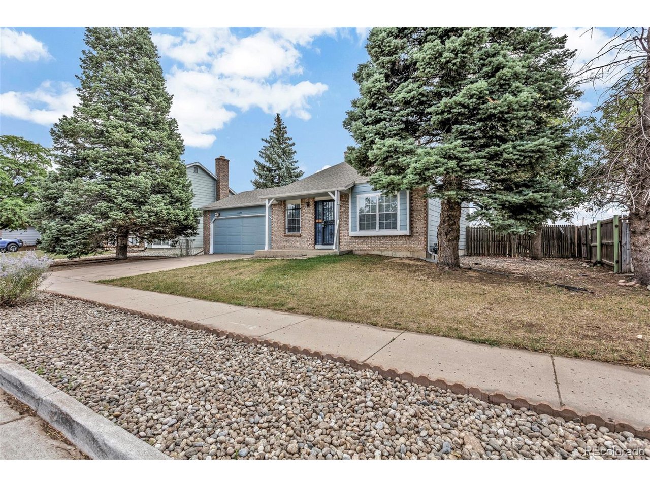 15084 E Andrews Dr E, Denver, CO 80239 — photo 2