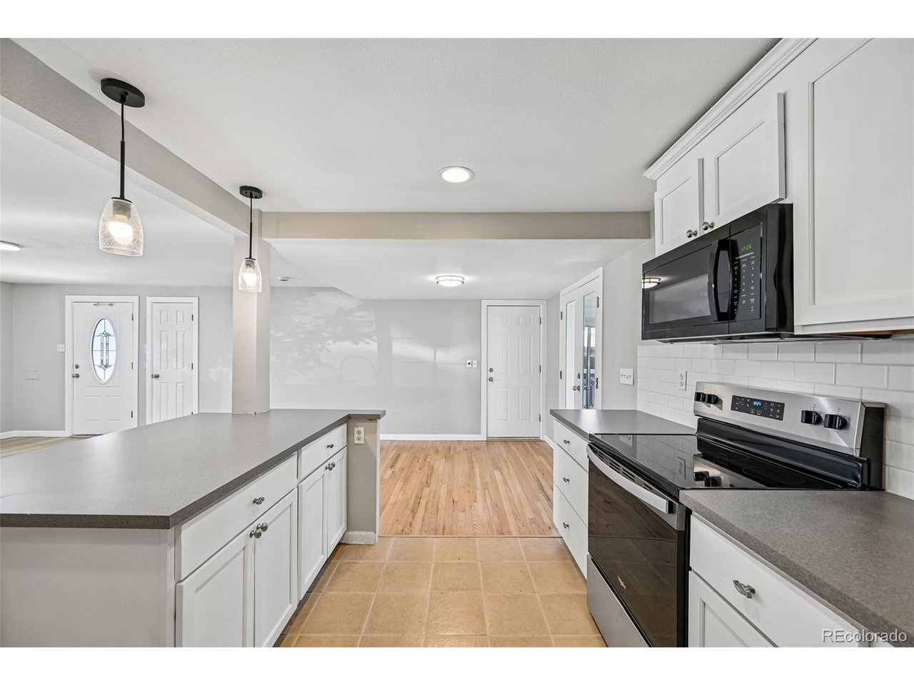 9899 E 7th Ave, Aurora, CO 80010 — photo 2