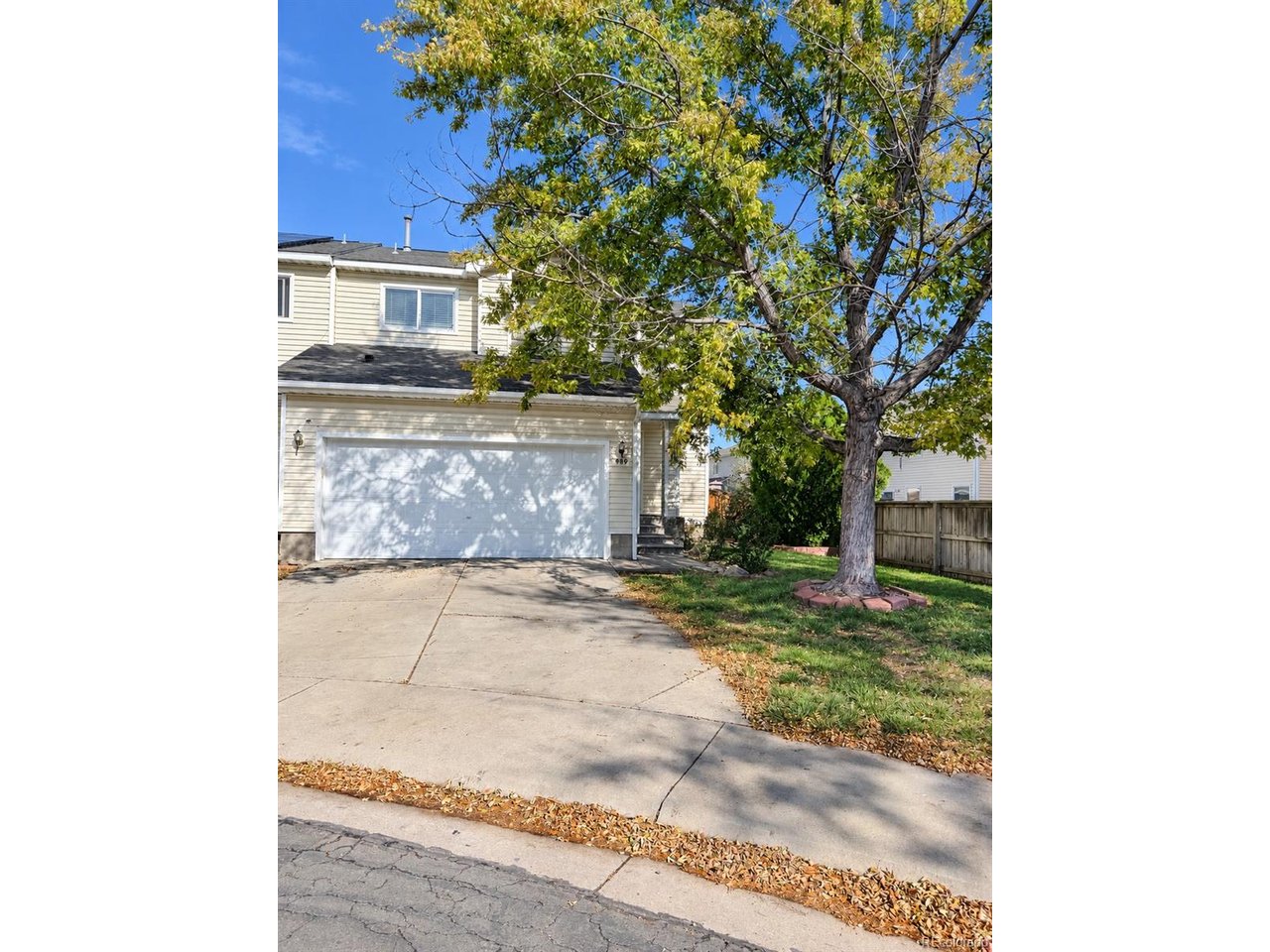 983 Canary Ct — photo