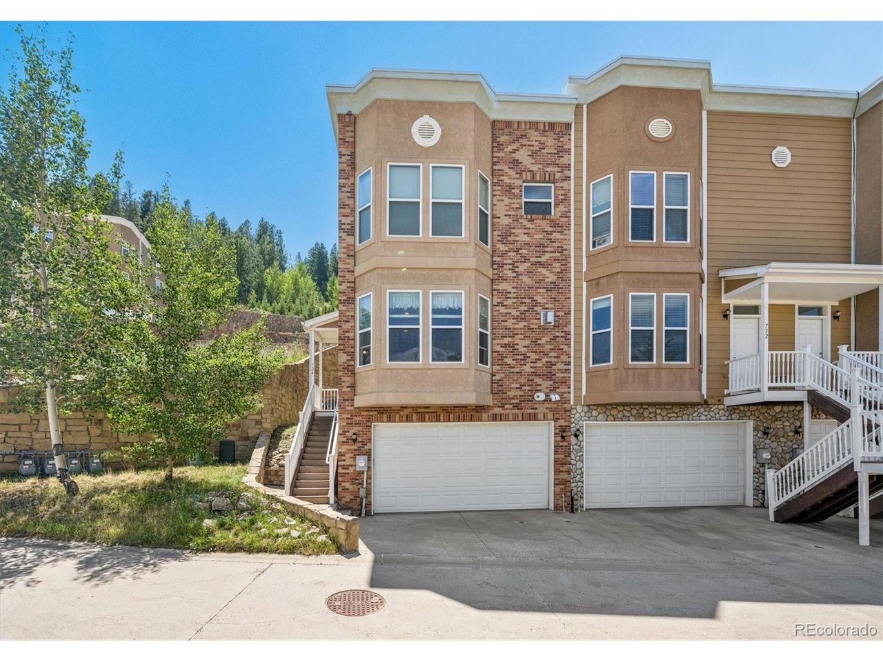 724 Louis Dr — photo