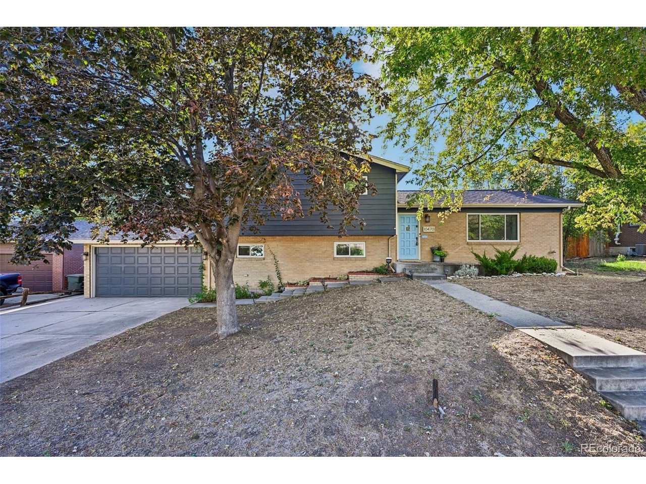 10470 Livingston Dr — photo