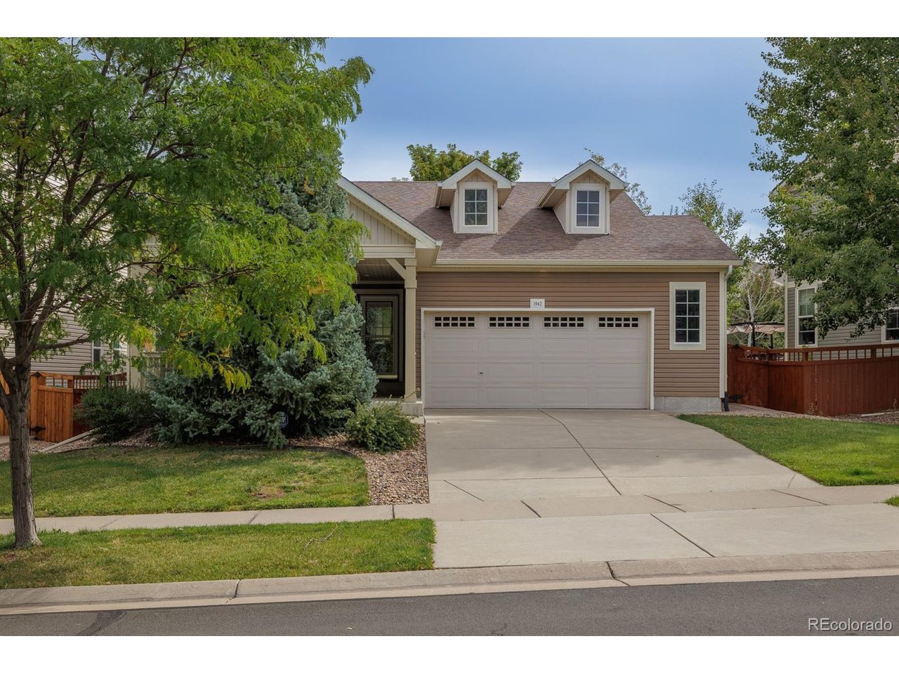 1942 Morningview Ln — photo