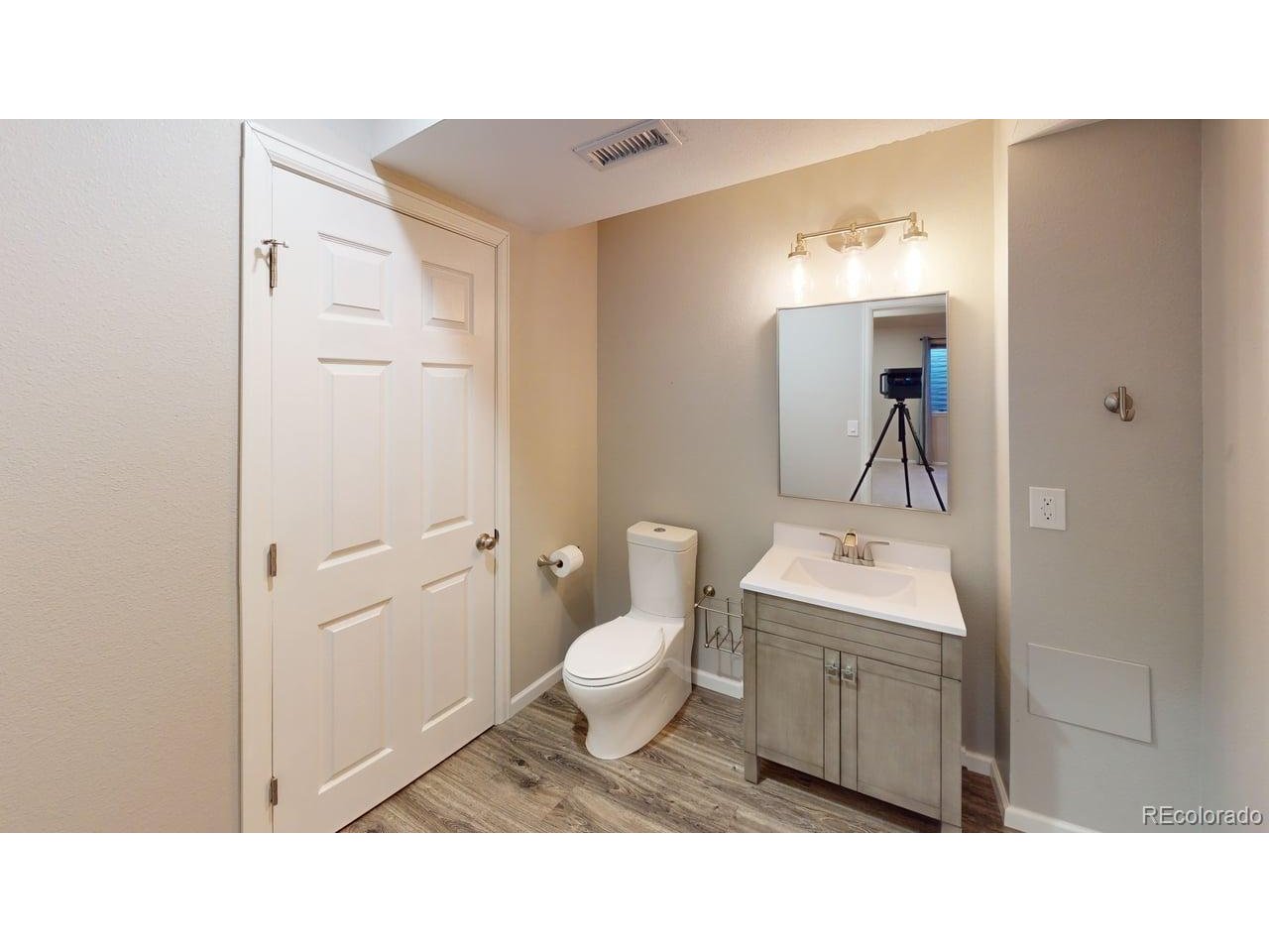 8958 Forrest Dr, Highlands Ranch, CO 80126 — photo 2