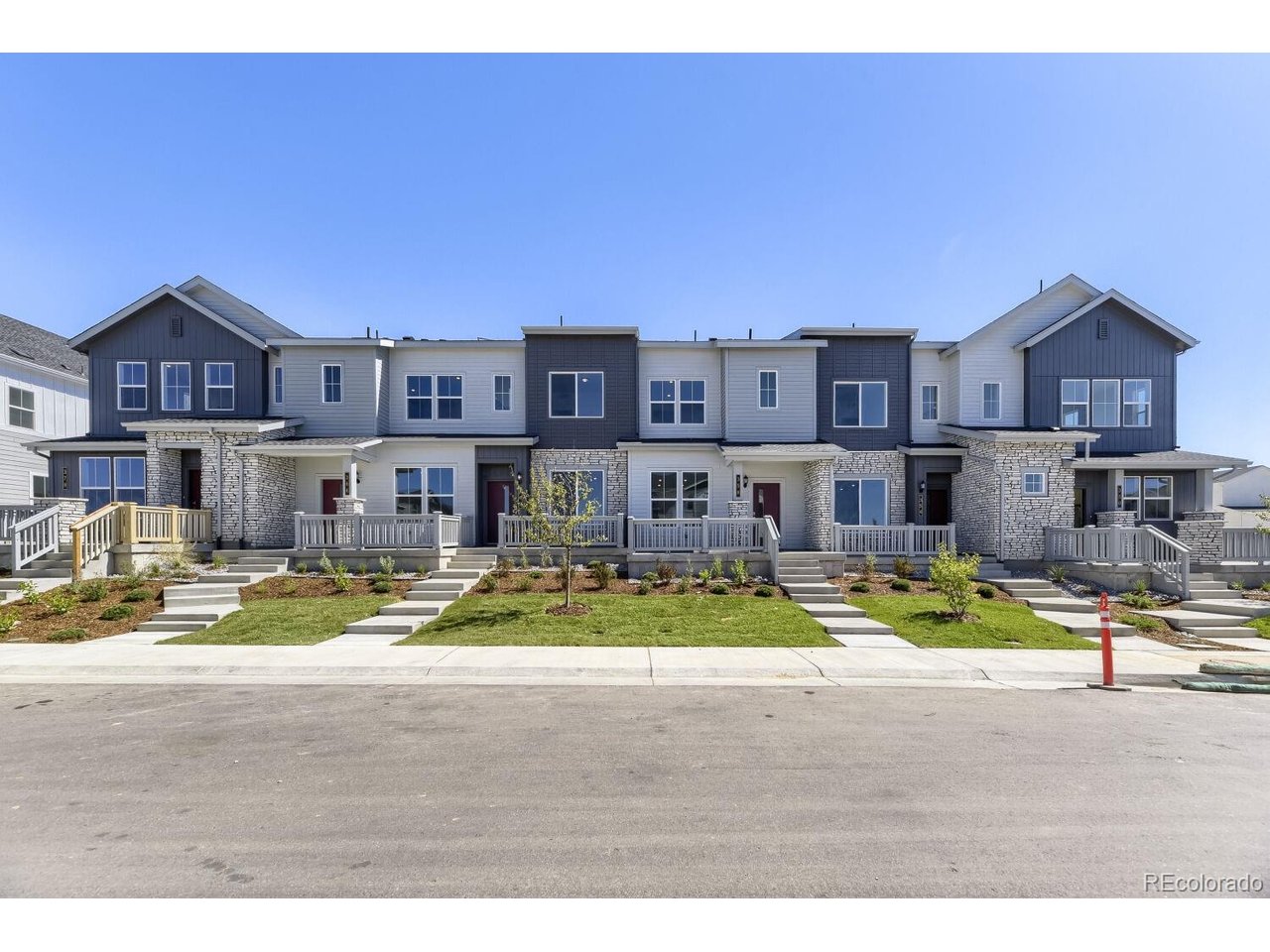 366 N Bersshine Ct — photo