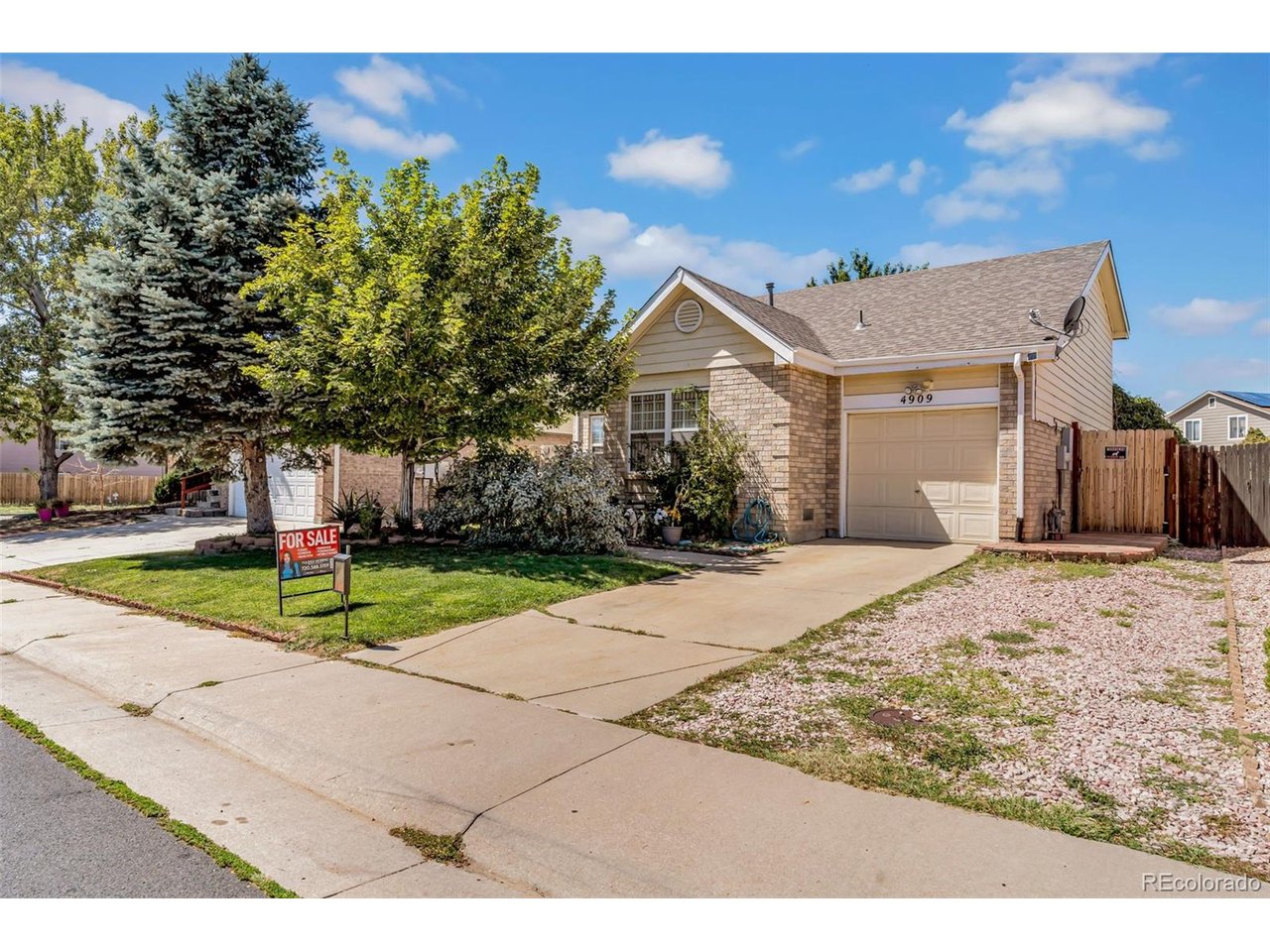 4909 Eagle St, Denver, CO 80239 — photo 2