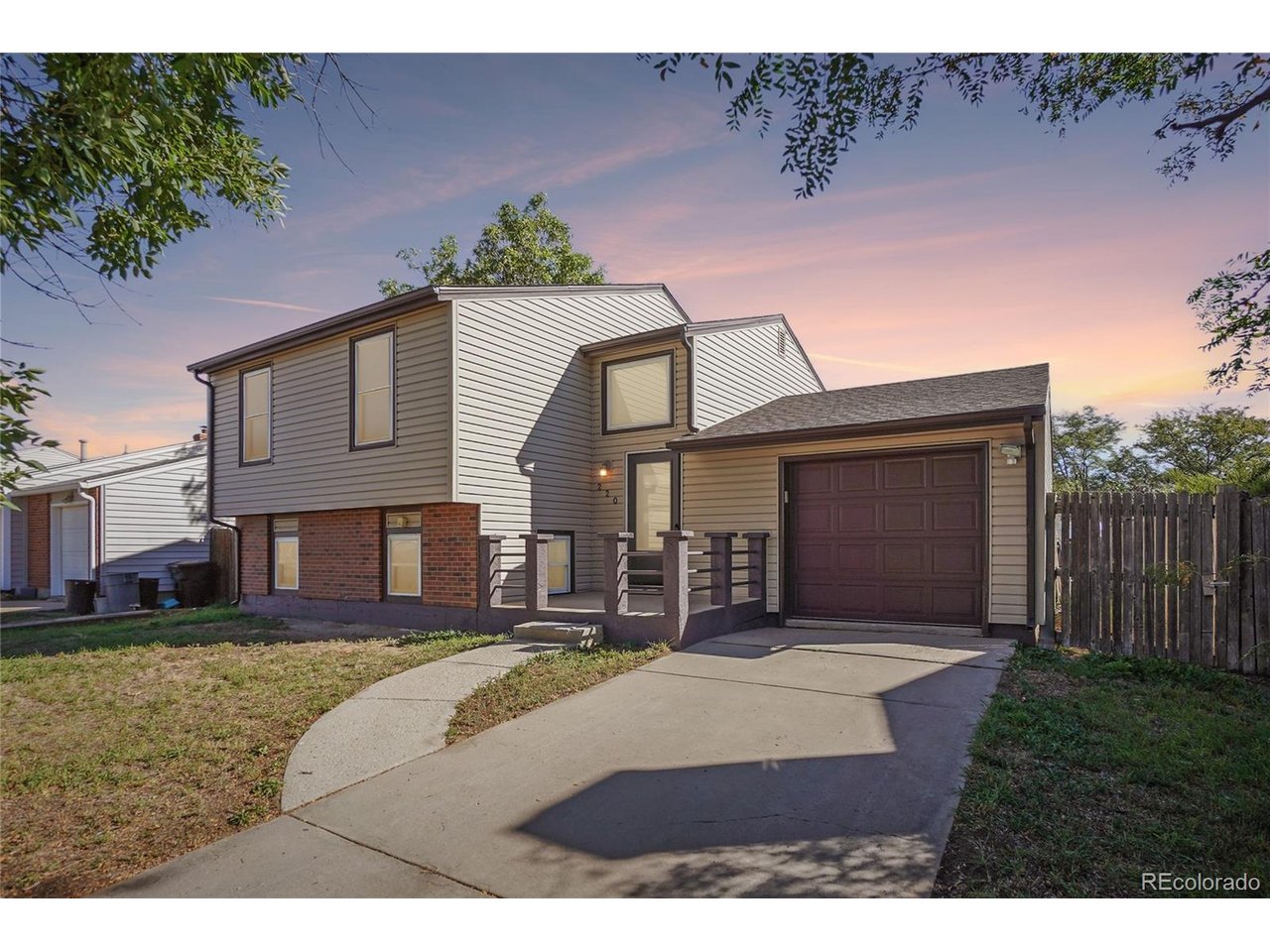 220 McKinley Dr — photo