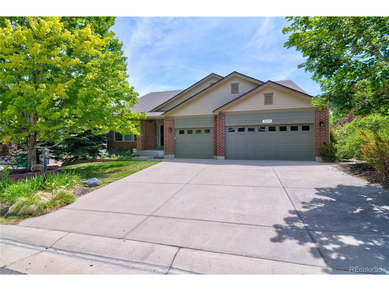 22226 E Glasgow Pl — photo