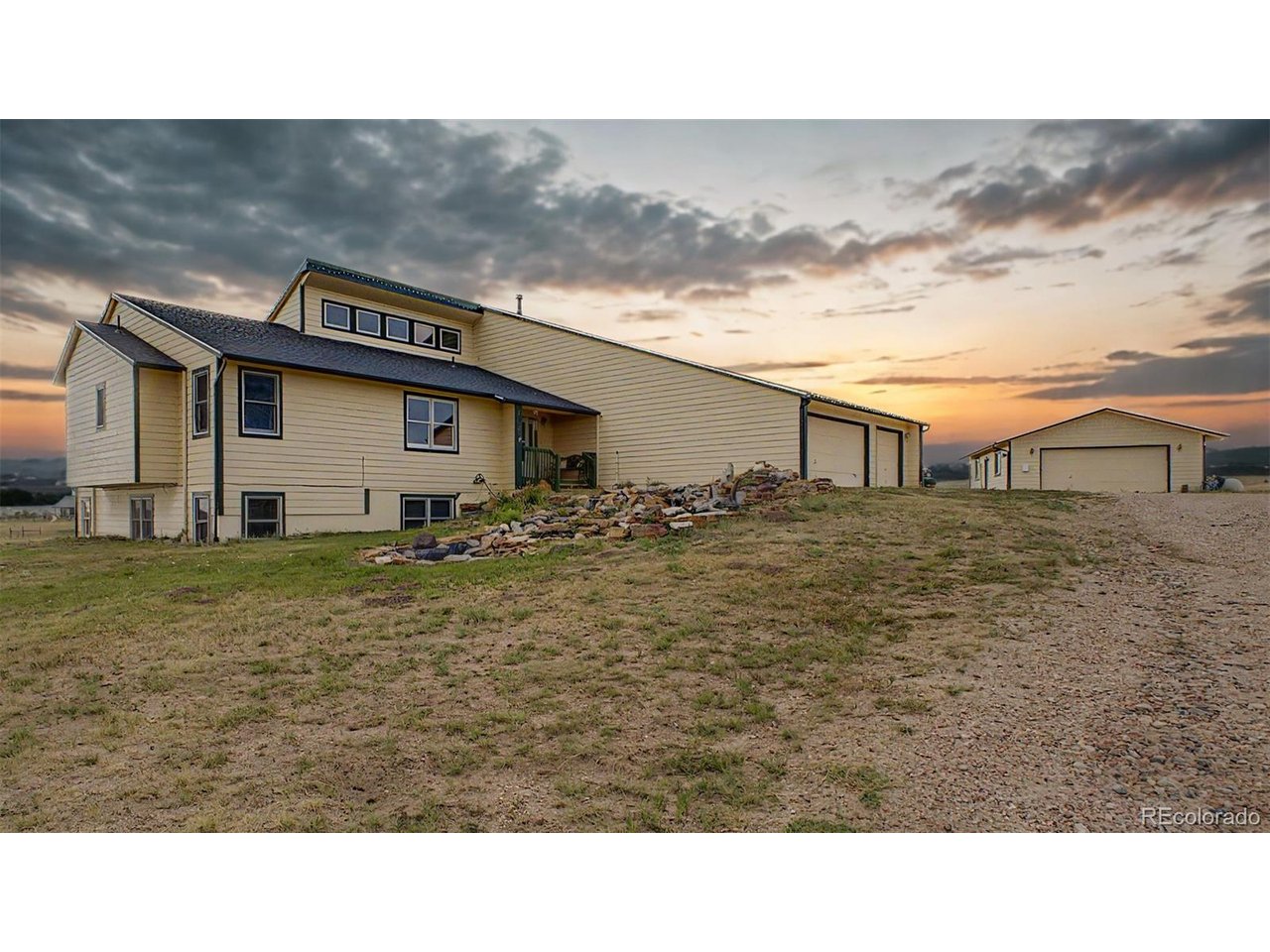 15820 Valdez Cir — photo