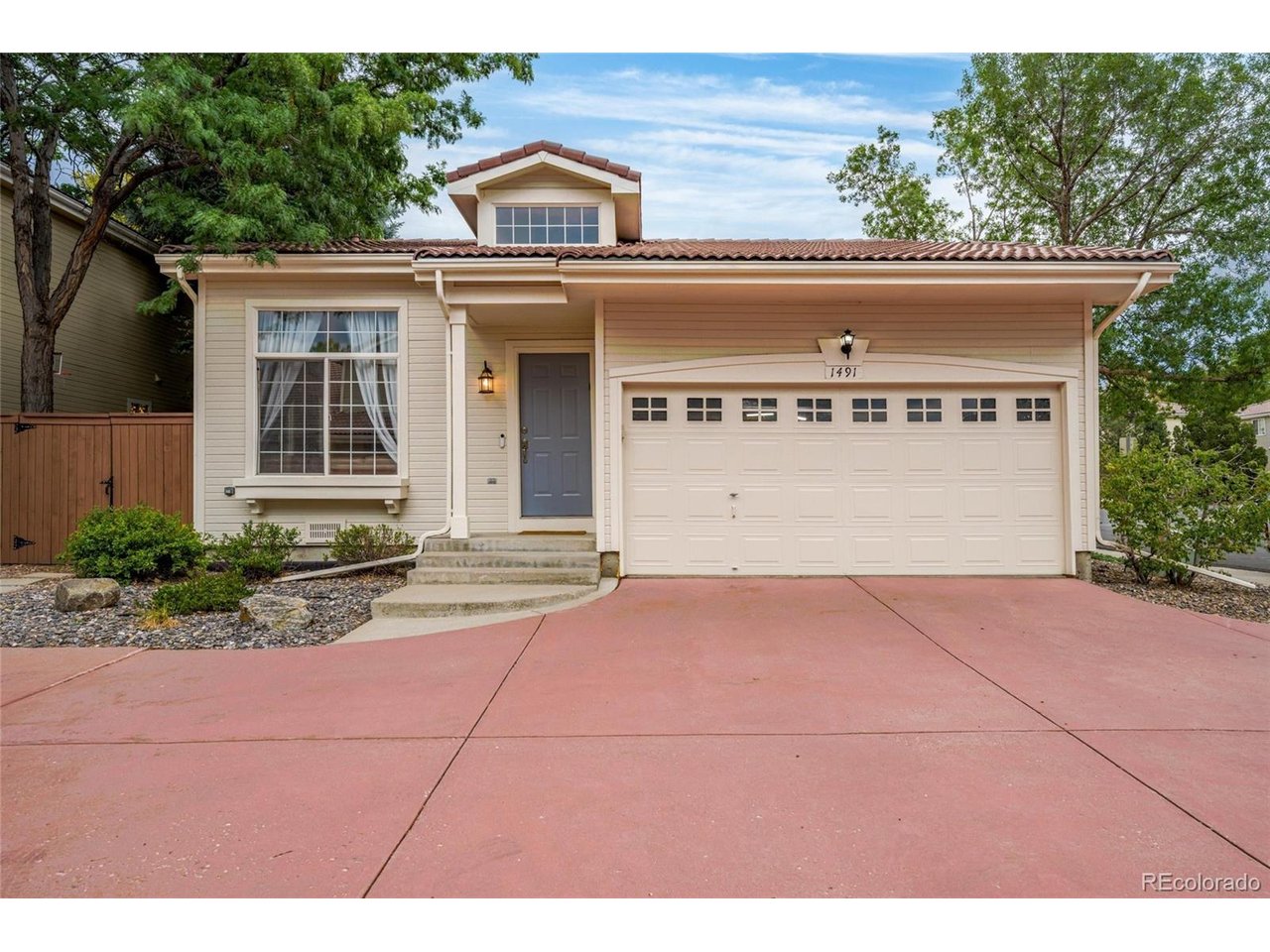 1491 Laurenwood Way — photo